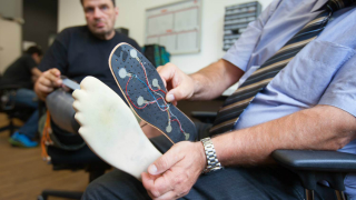 Illustration for article titled Here's the First Artificial Leg That Can Feel